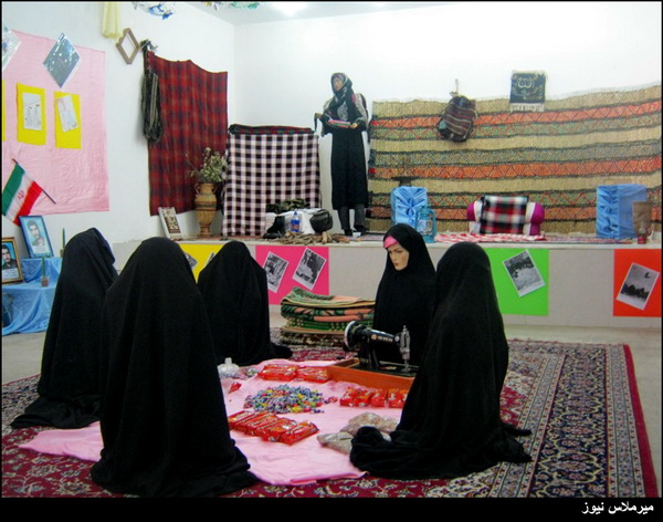 نمایشگاه حجاب وعفاف به مناسبت هفته دفاع مقدس در کوهدشت