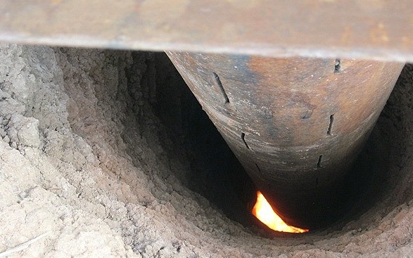 چاهی در کوهدشت که به جای آب «آتش» می دهد!/ سکوت مسئولان در مورد یک میدان نفتی