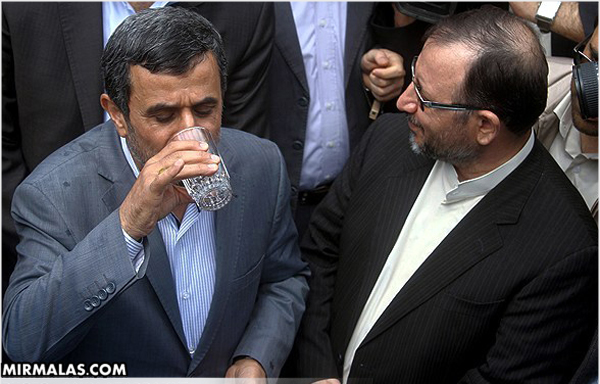 پیریایی : احمدی نژاد پرچمدار تبعیت از رهبری است