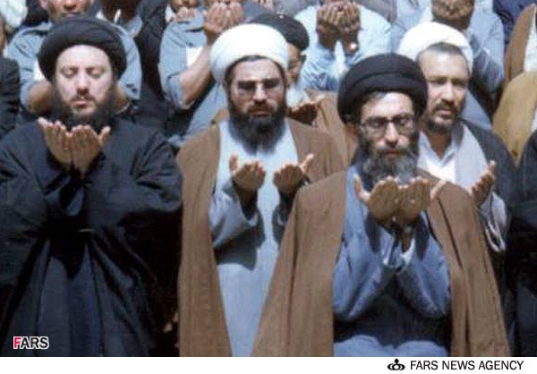 تصاویر/ حسن روحانی در اقتدا به رهبری
