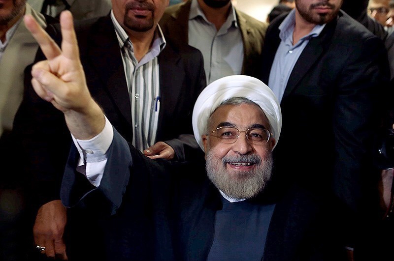 حسن روحانی در حال ثبت نام کاندیداتوری ریاست جمهوری