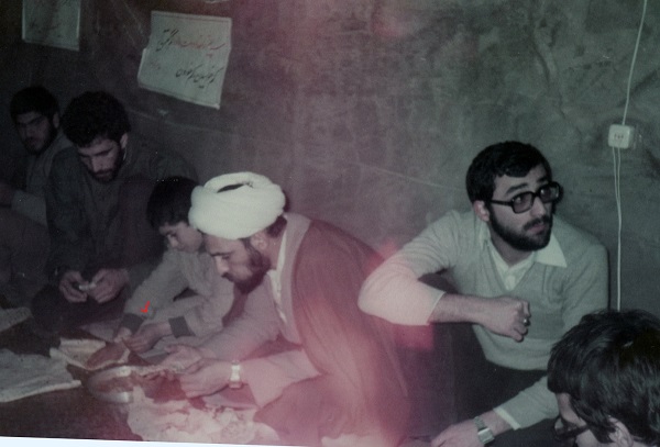 سمت چپ نفر سوم احمد قبادی