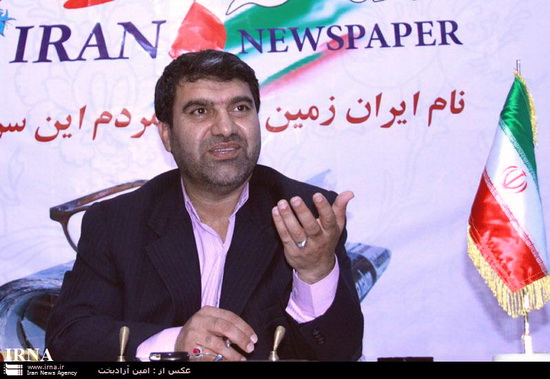 ملکشاهی : احمدی نژاد به‌ سرعت هیات نظارت بر اجرای قانون اساسی را منحل کند