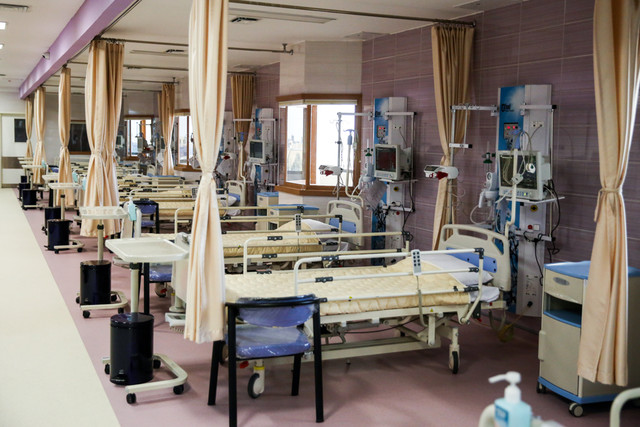 معاون درمان دانشگاه علوم پزشکی: ۲۵۰ تخت مراقبت‌های ویژه در لرستان وجود دارد