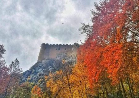 عکس/طبیعت زیبا و پاییزی قلعه فلک الافلاک خرم آباد