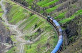 عکس/ مسیر رویایی قطار در لرستان