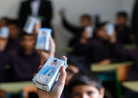 توزیع شیر به دانش‌آموزان مدارس ابتدایی لرستان